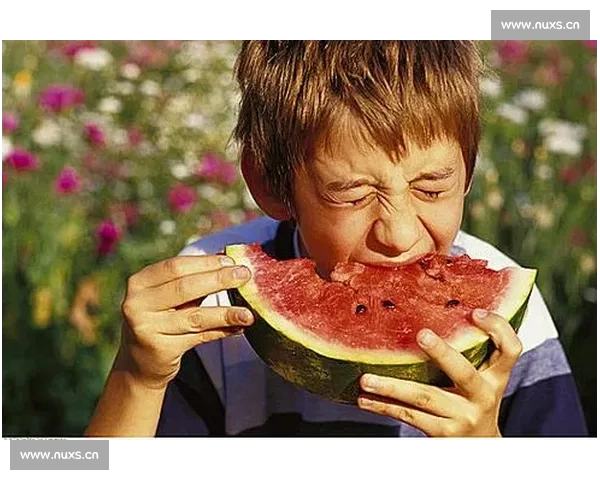 爆笑吃西瓜比赛全程高能选手神速吞瓜引全场尖叫